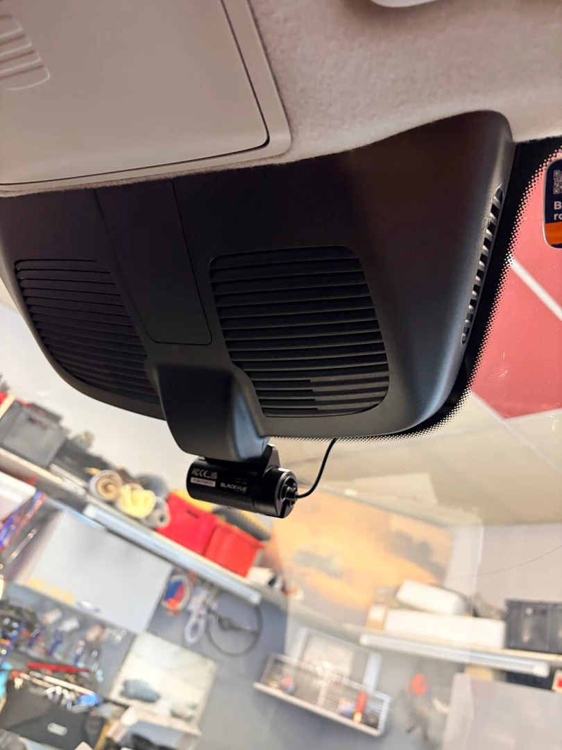 Mercedes Vito 2026 : dashcams BlackVue tout autour du véhicule