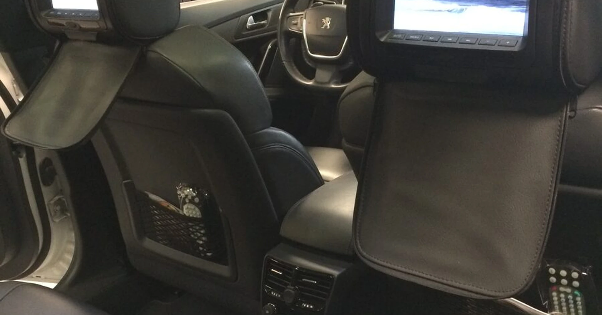 Écrans DVD appui-tête sur Peugeot 3008 à Orange
