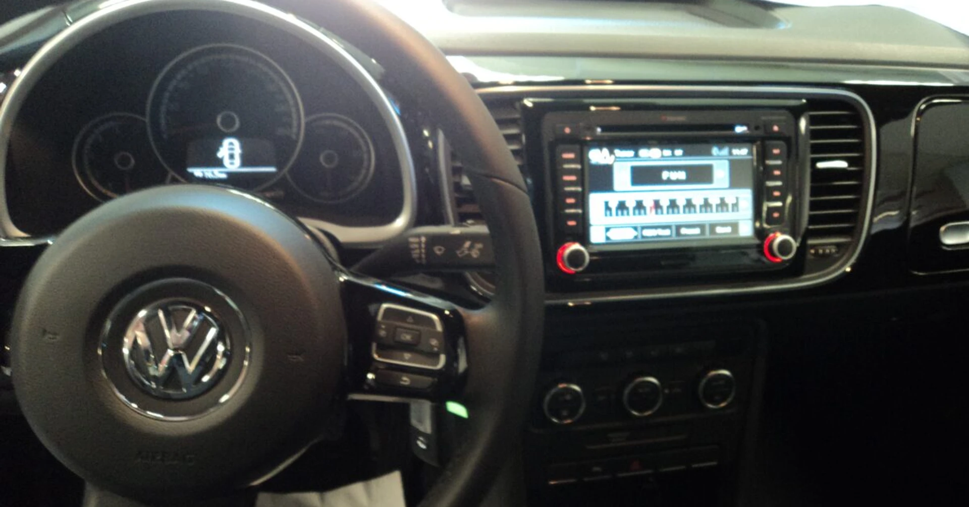 Autoradio GPS Zenec sur Volkswagen Coccinelle