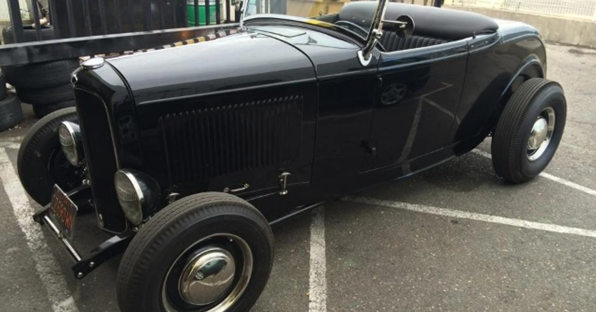 Hot rod roadster : électricité et échappement sur mesure