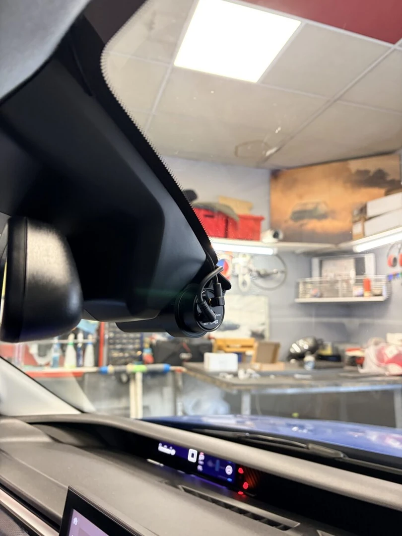 Citroën C3 : dashcam BlackVue avant et arrière avec mode parking et Wi-Fi