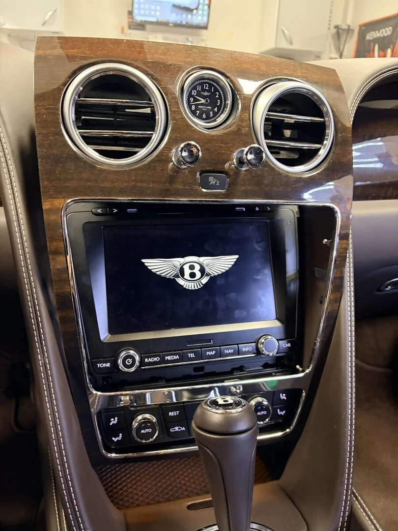 Bentley Continental : CarPlay, Android Auto et caméra de recul sur l'écran d'origine