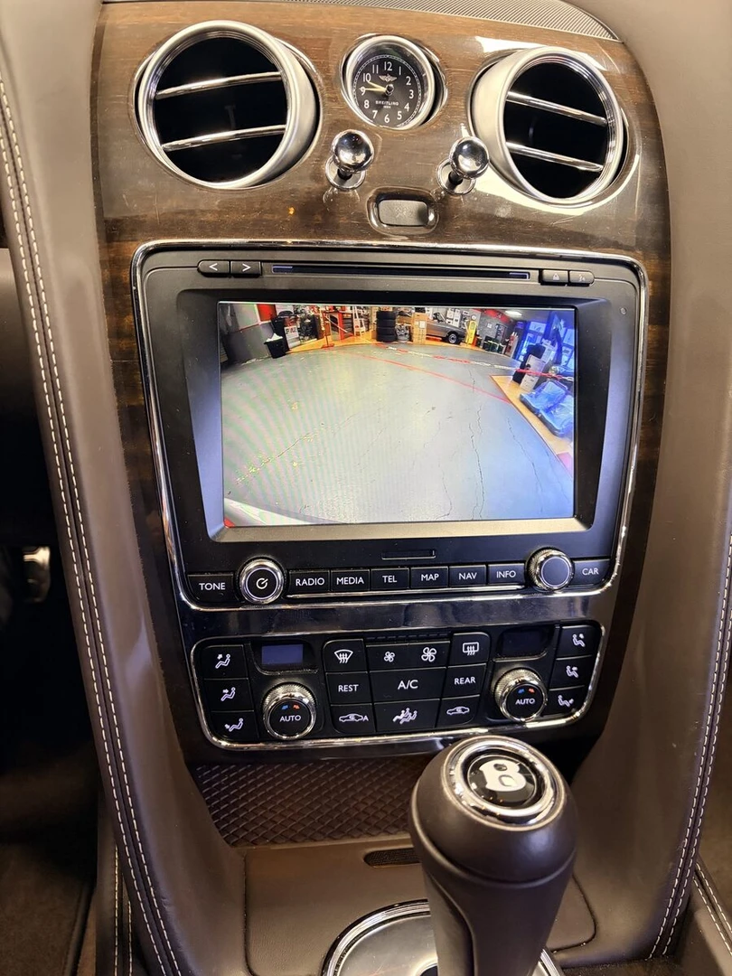 Bentley Continental : CarPlay, Android Auto et caméra de recul sur l'écran d'origine