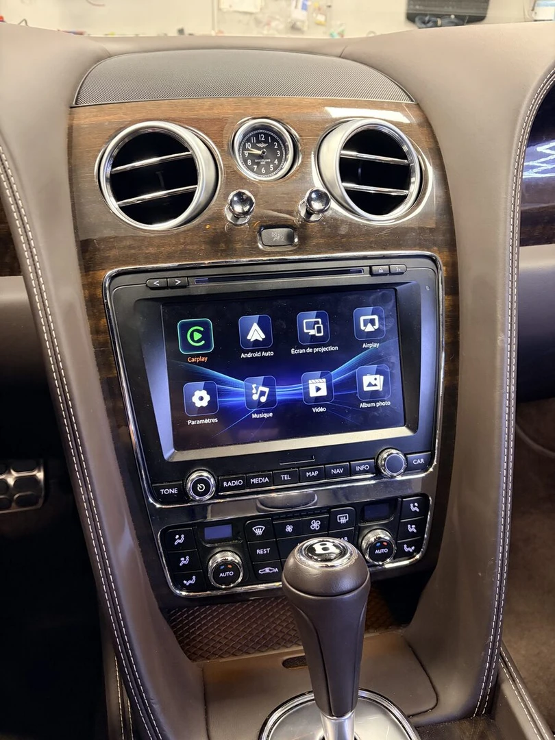 Bentley Continental : CarPlay, Android Auto et caméra de recul sur l'écran d'origine