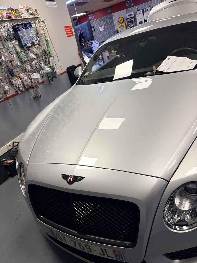 Bentley Continental : CarPlay, Android Auto et caméra de recul sur l'écran d'origine