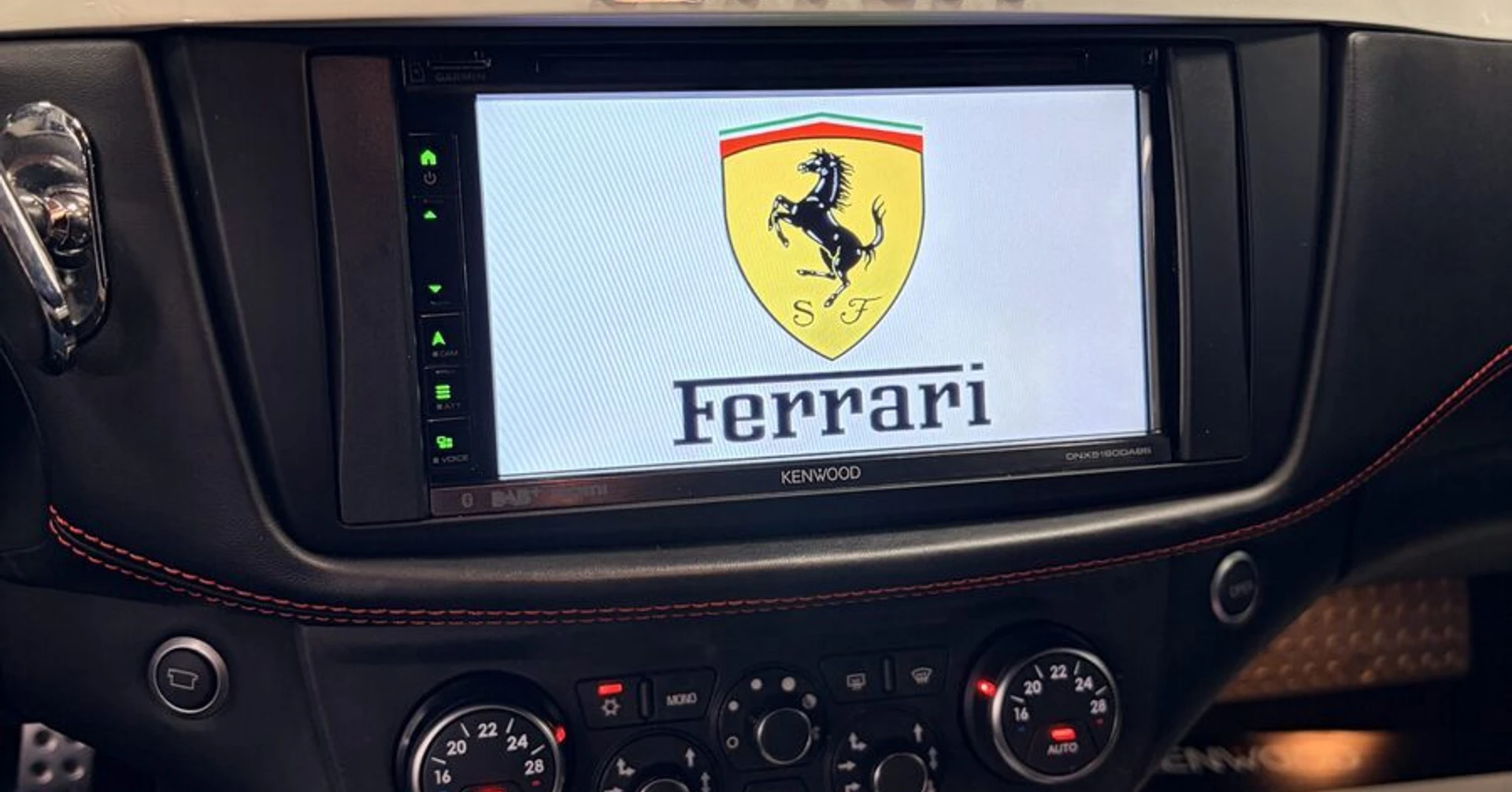 Ferrari FF : CarPlay et Android Auto en Kenwood
