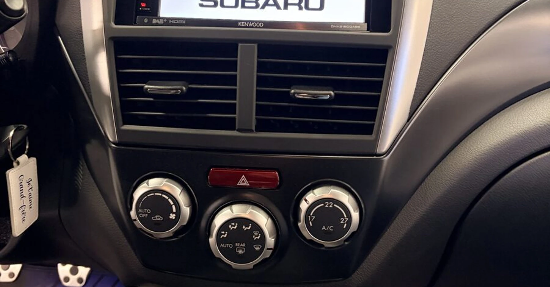 Subaru STI : autoradio CarPlay Kenwood et caméra HD