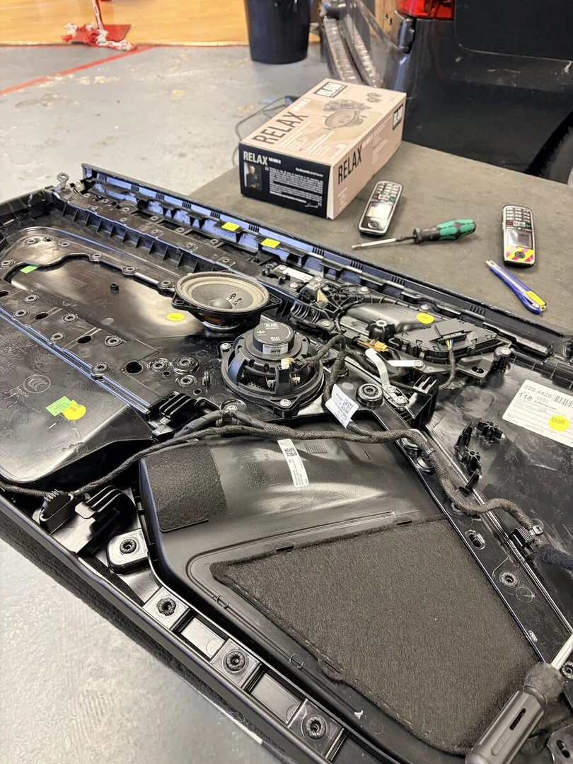 Porsche 992 Carrera S : BLAM Relax PO200 et 100MNS, portes insonorisées