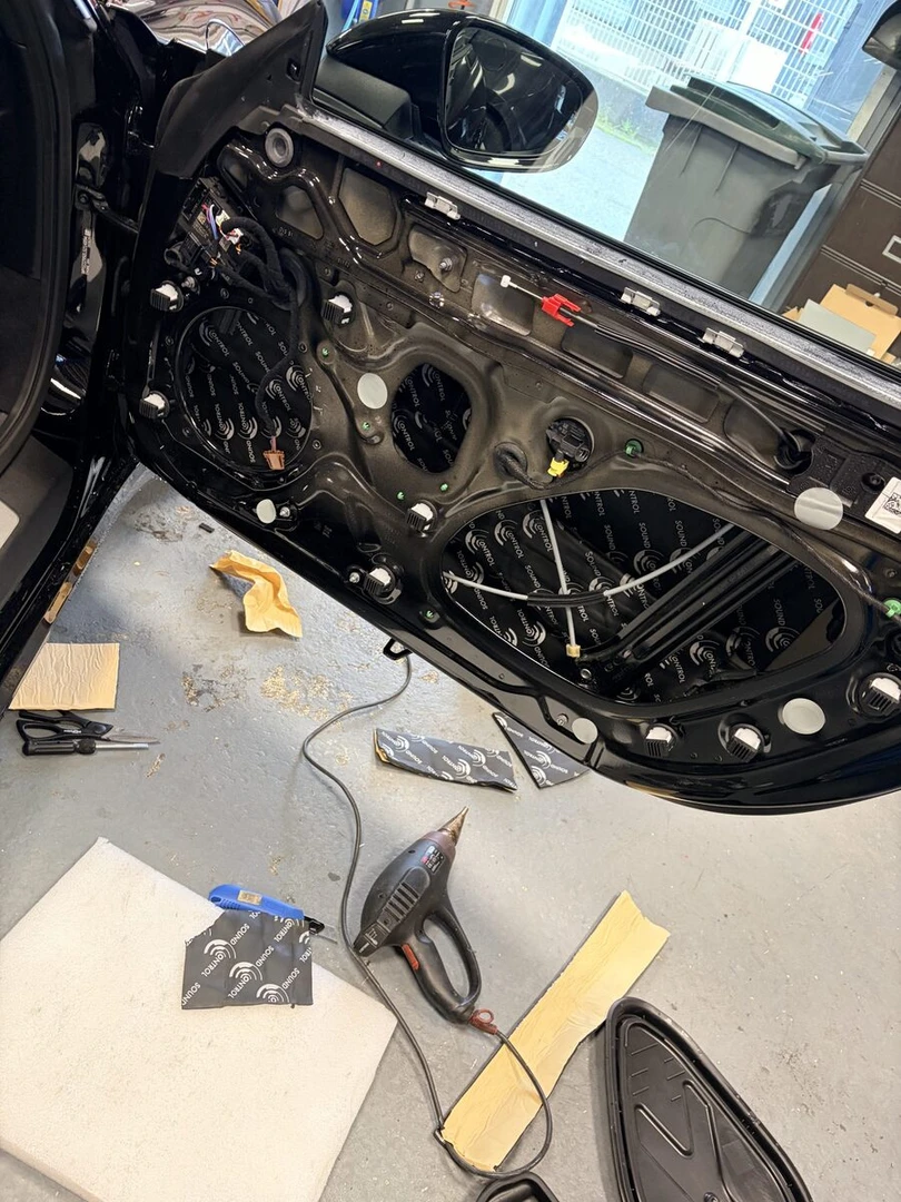 Porsche 992 Carrera S : BLAM Relax PO200 et 100MNS, portes insonorisées