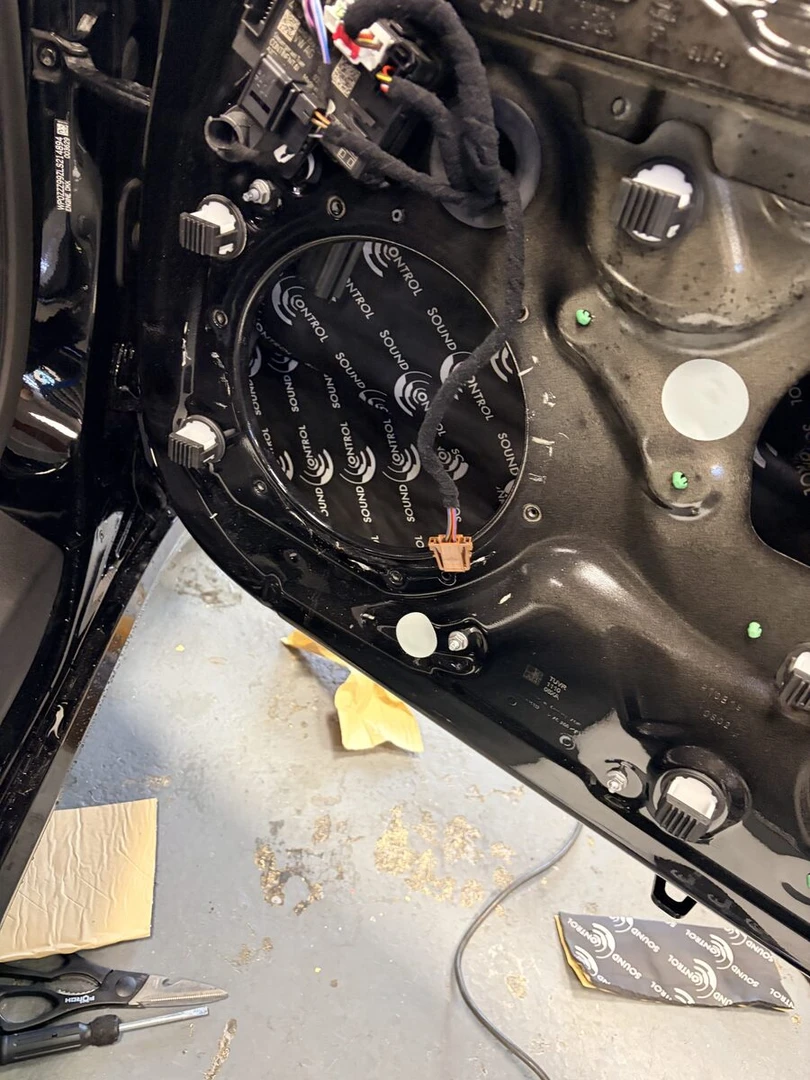 Porsche 992 Carrera S : BLAM Relax PO200 et 100MNS, portes insonorisées