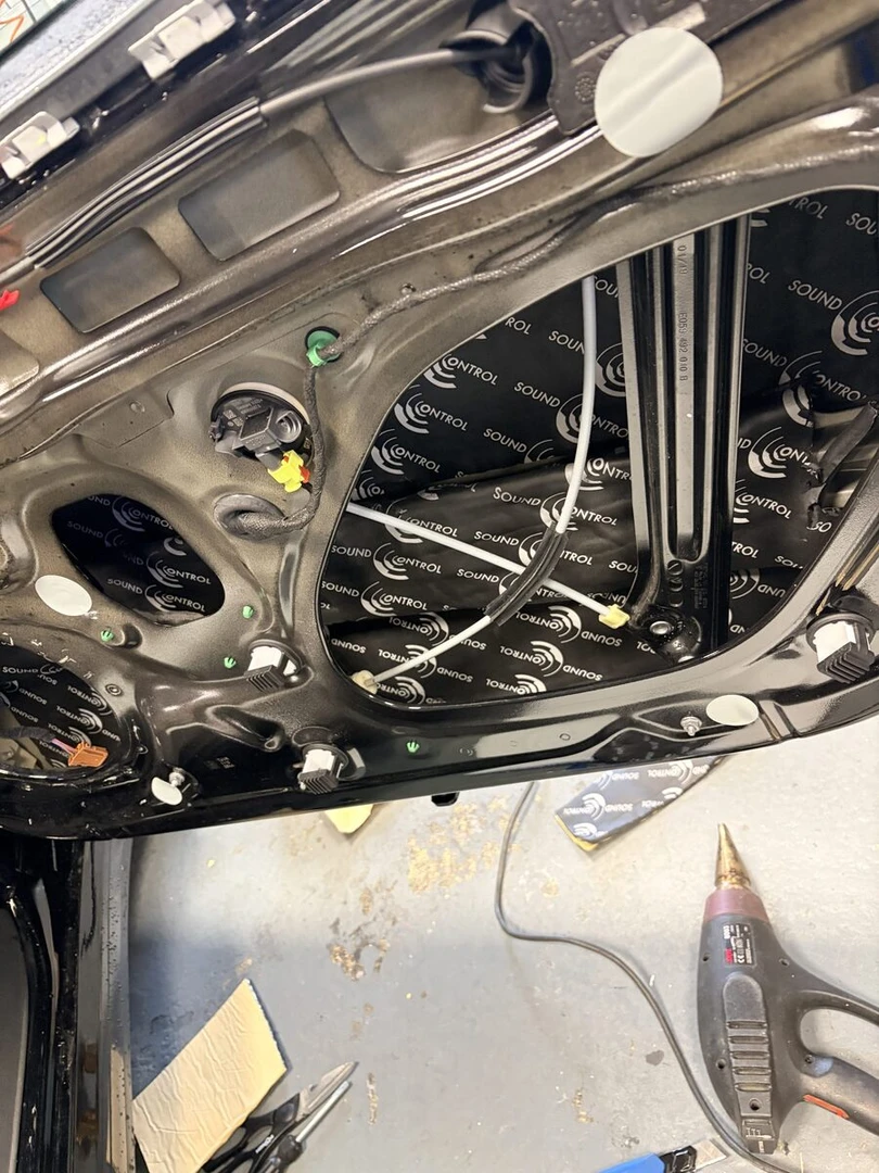 Porsche 992 Carrera S : BLAM Relax PO200 et 100MNS, portes insonorisées