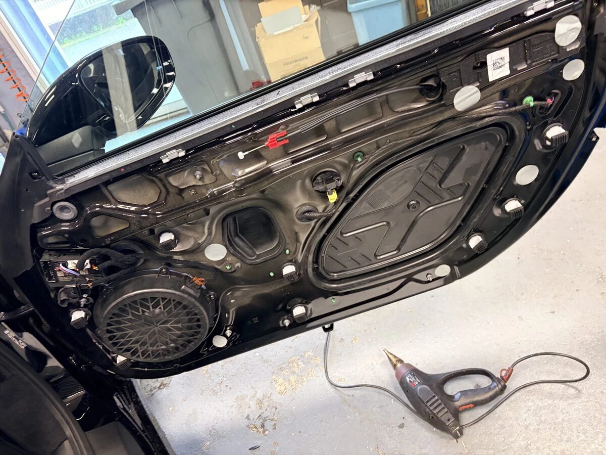 Porsche 992 Carrera S : BLAM Relax PO200 et 100MNS, portes insonorisées