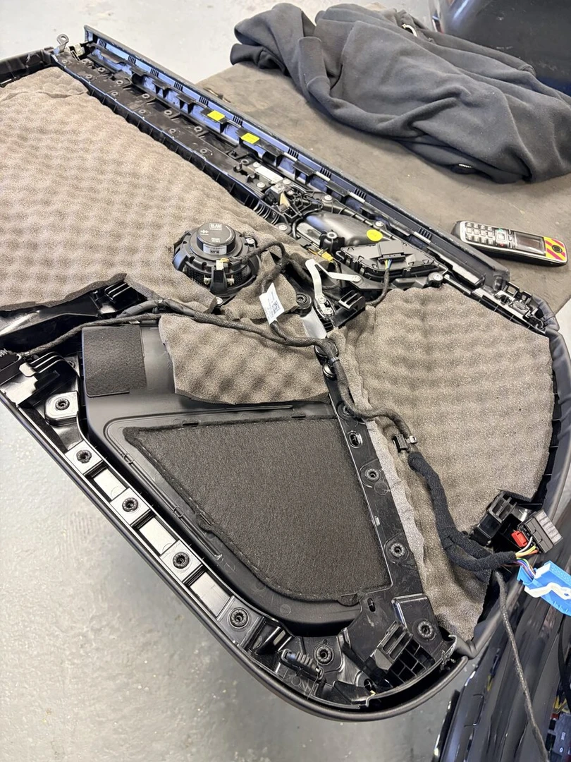 Porsche 992 Carrera S : BLAM Relax PO200 et 100MNS, portes insonorisées
