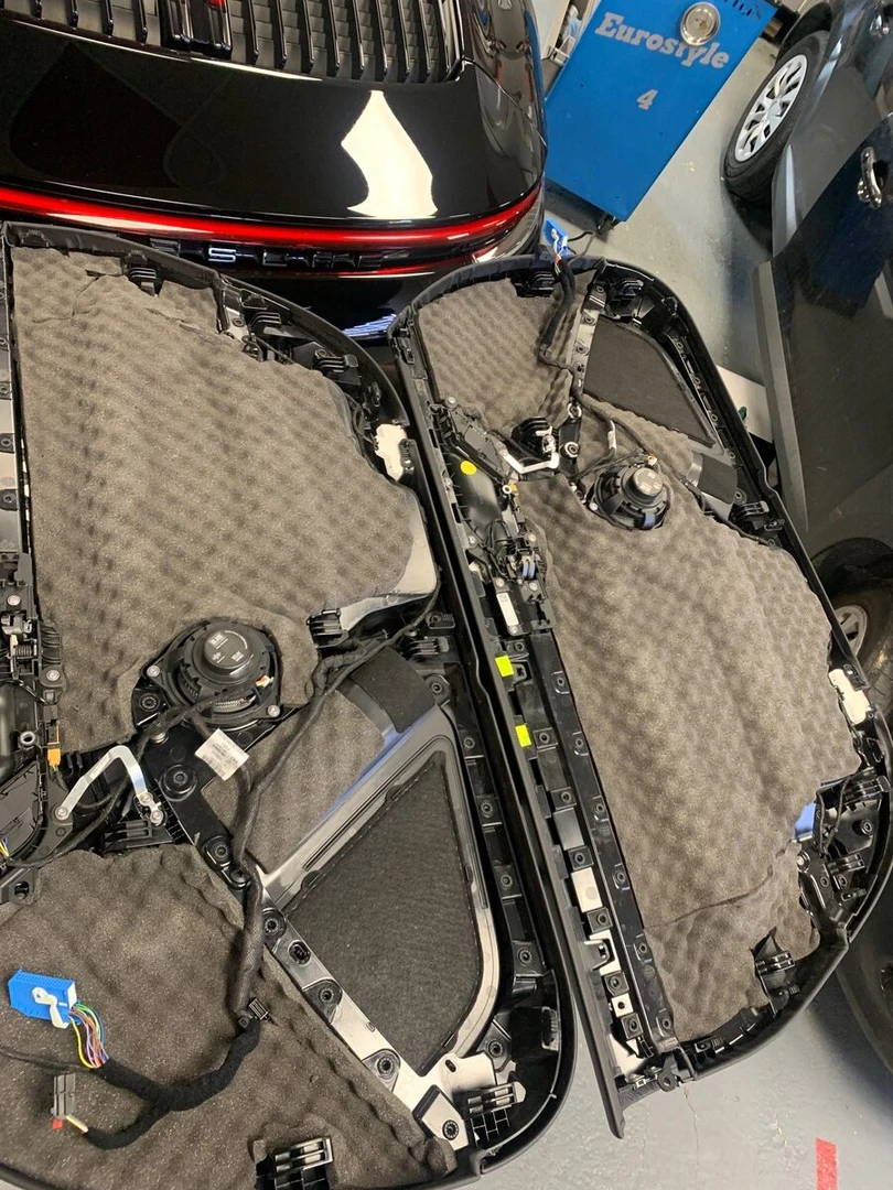 Porsche 992 Carrera S : BLAM Relax PO200 et 100MNS, portes insonorisées
