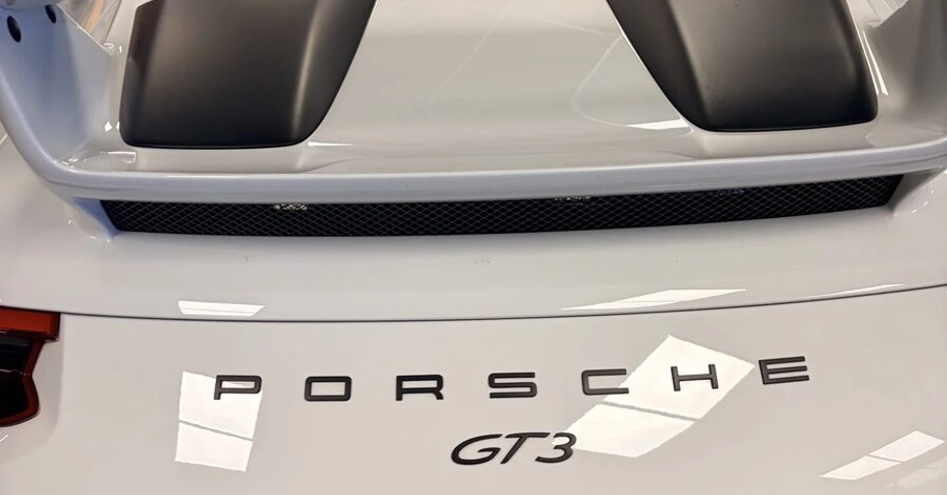 Dashcam BlackVue avant et arrière sur Porsche 911 GT3