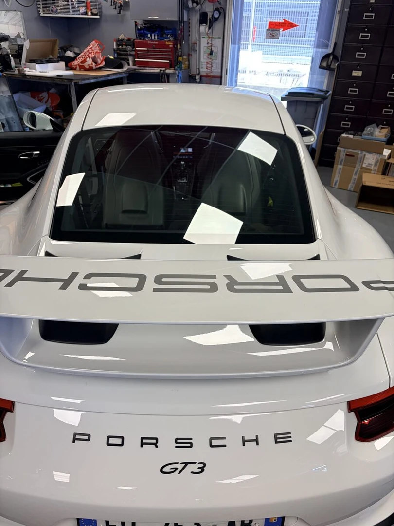 Porsche 911 GT3 : dashcam BlackVue avant et arrière, intégration invisible