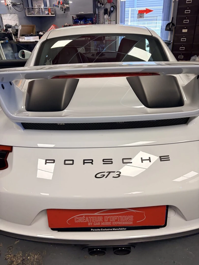 Porsche 911 GT3 : dashcam BlackVue avant et arrière, intégration invisible