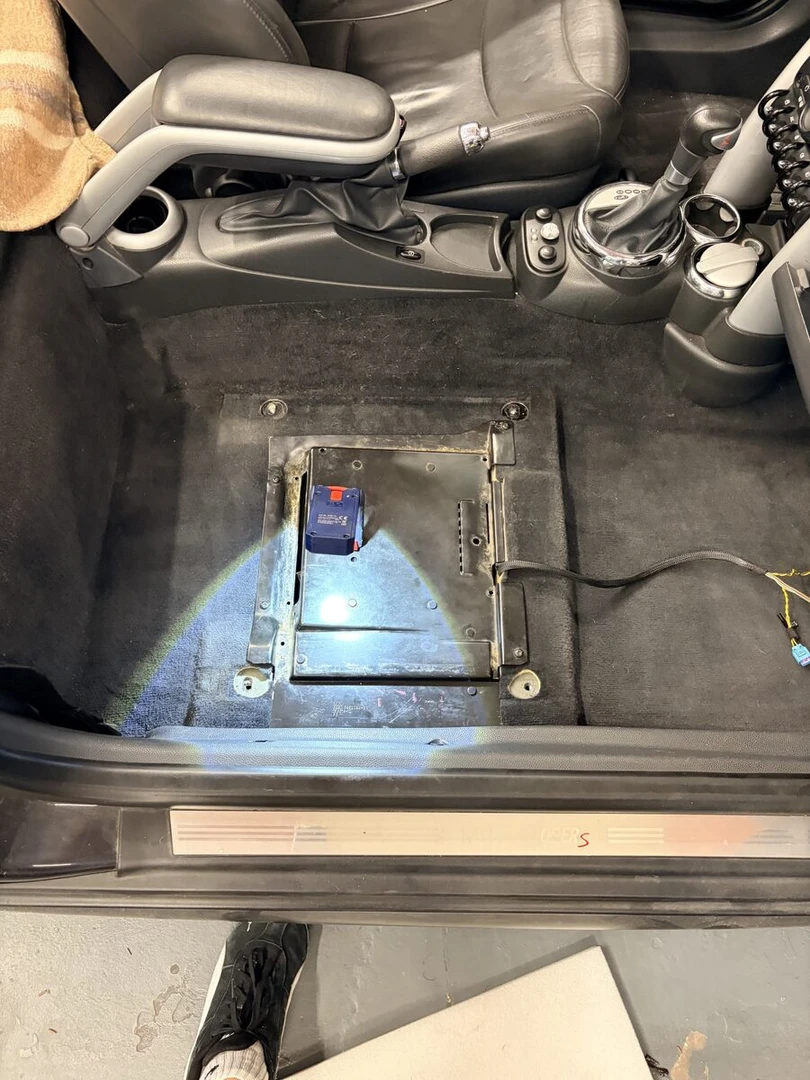 Mini Cooper S Cabriolet : ampli Harman Kardon remplacé par un BLAM