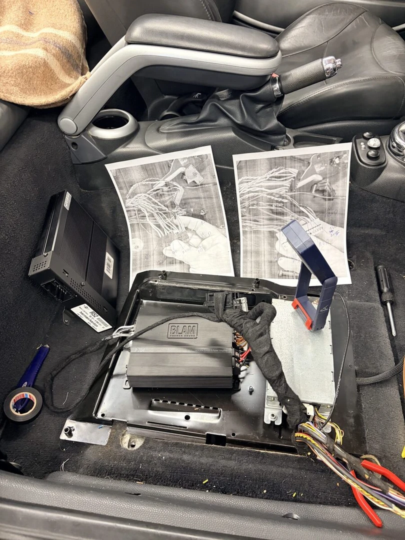 Mini Cooper S Cabriolet : ampli Harman Kardon remplacé par un BLAM