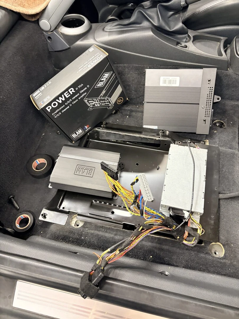 Mini Cooper S Cabriolet : ampli Harman Kardon remplacé par un BLAM