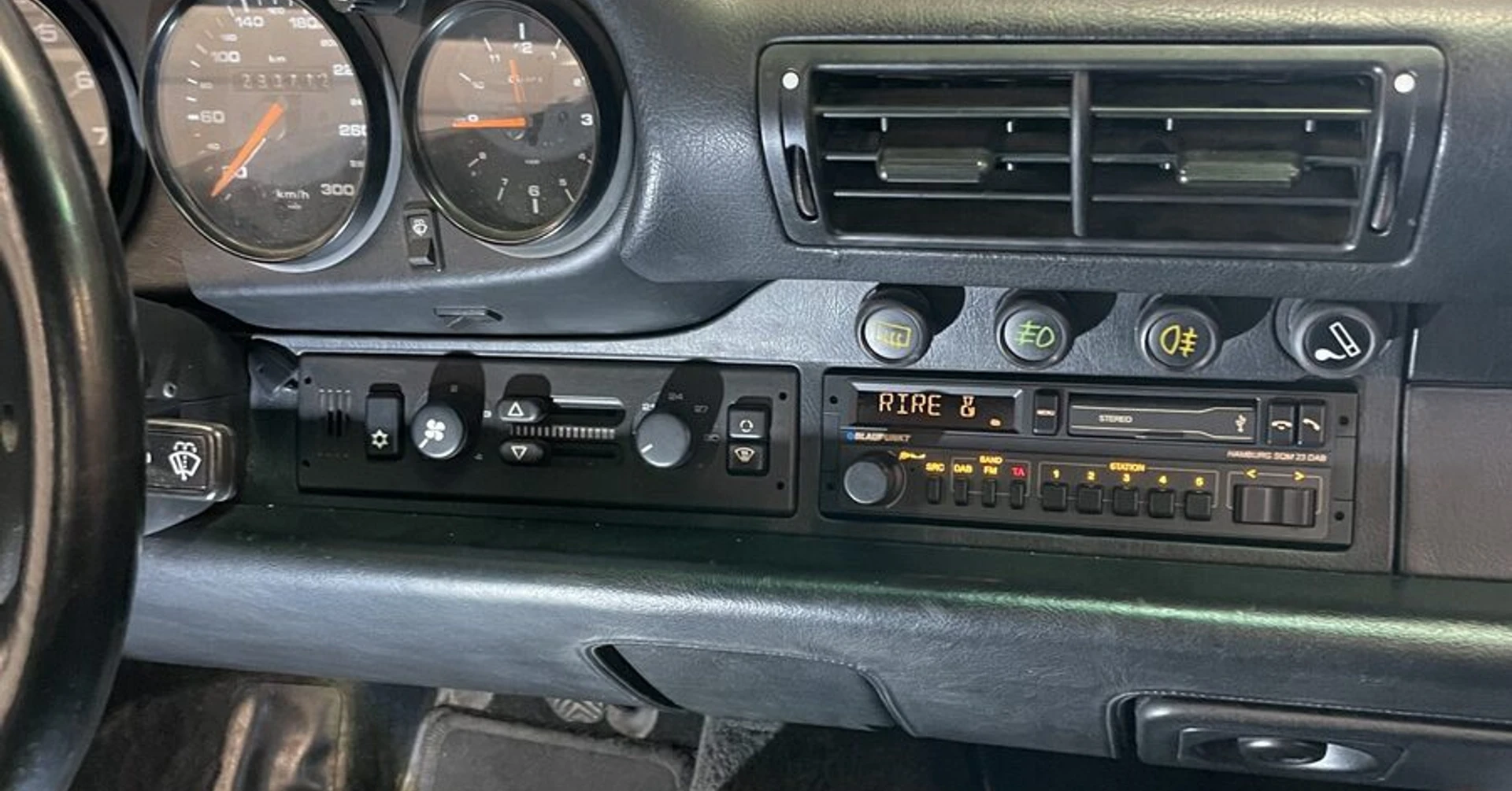 Porsche 964 : réparation et amélioration du son