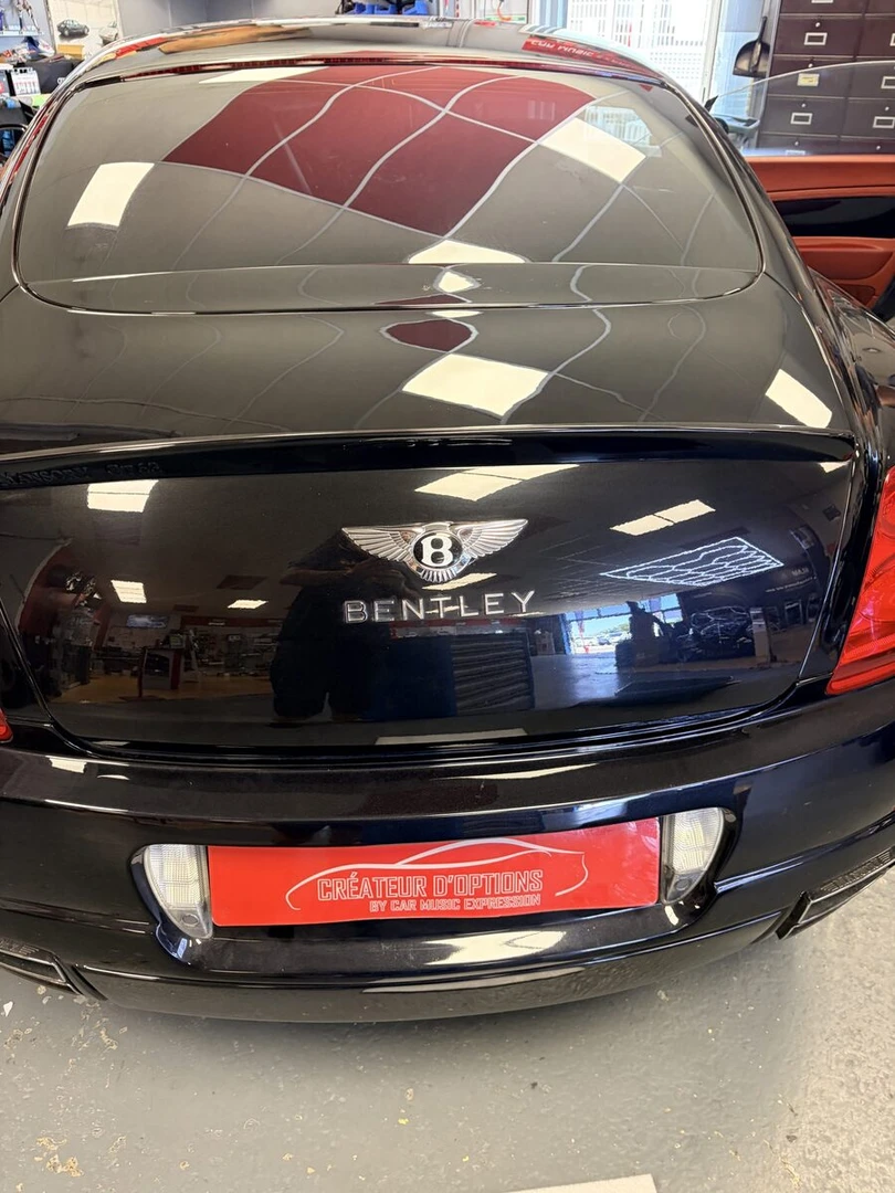 Bentley Continental GT : CarPlay et caisson plat Hifonics