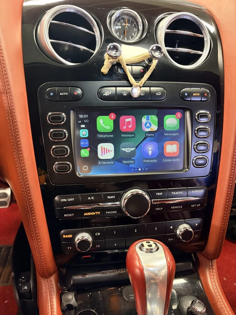Bentley Continental GT : CarPlay et caisson plat Hifonics