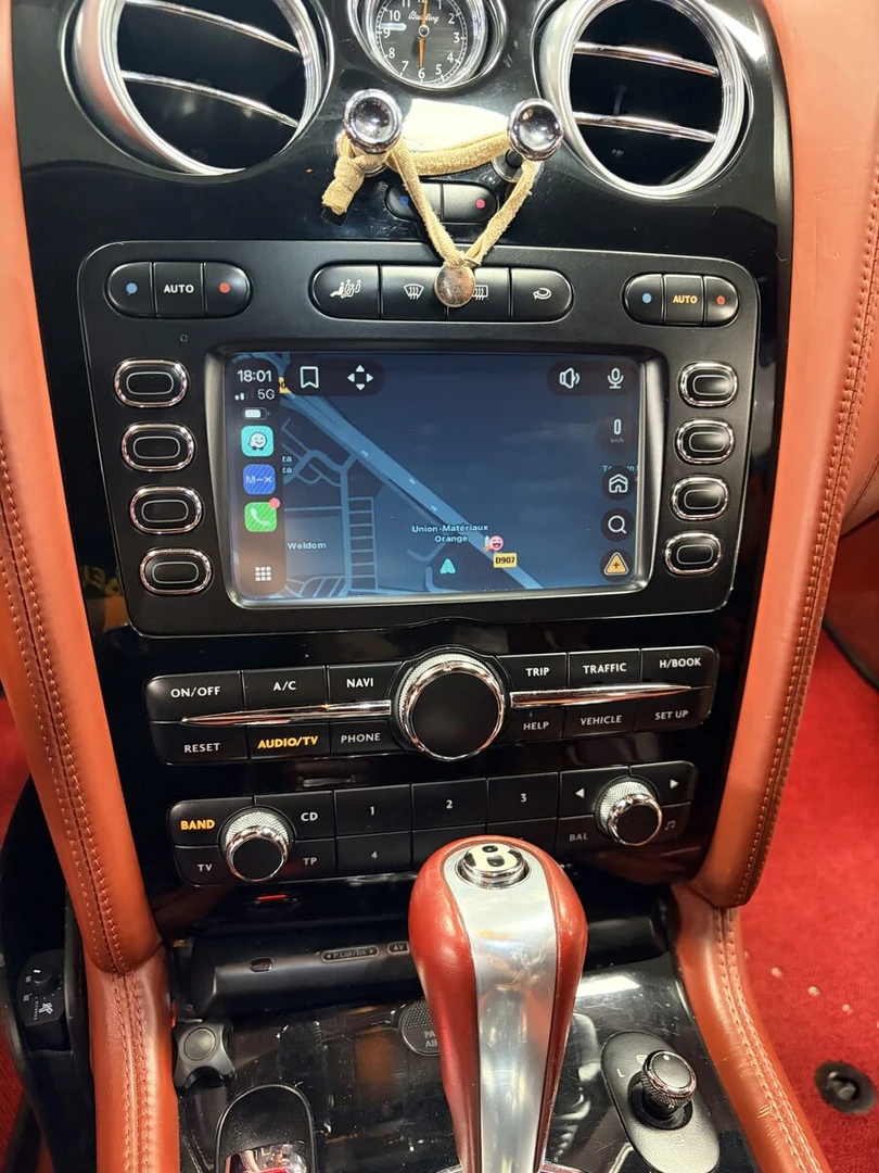 Bentley Continental GT : CarPlay et caisson plat Hifonics