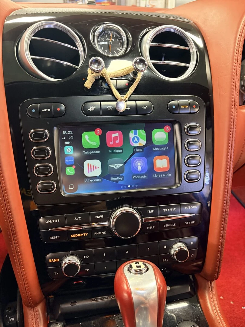 Bentley Continental GT : CarPlay et caisson plat Hifonics
