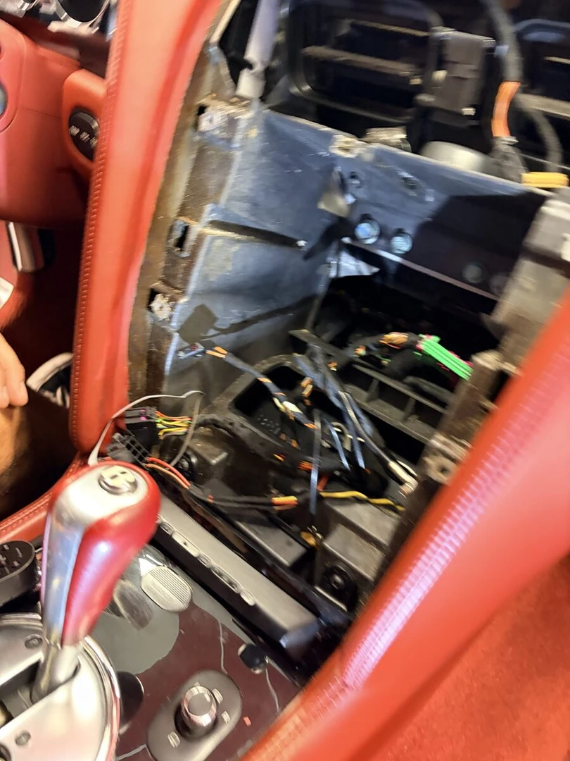 Bentley Continental GT : CarPlay et caisson plat Hifonics