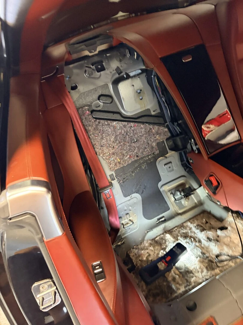 Bentley Continental GT : CarPlay et caisson plat Hifonics