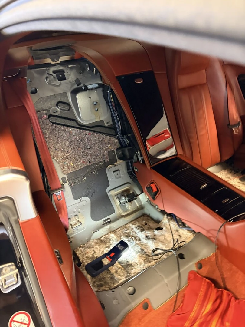 Bentley Continental GT : CarPlay et caisson plat Hifonics