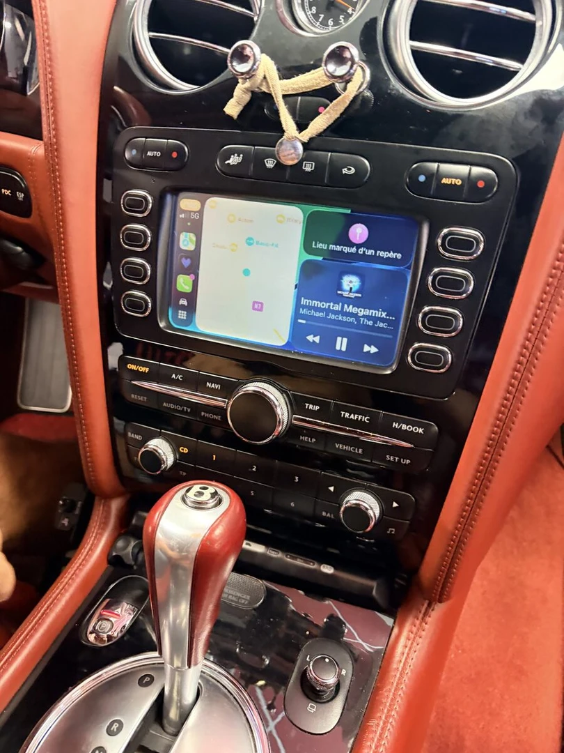 Bentley Continental GT : CarPlay et caisson plat Hifonics