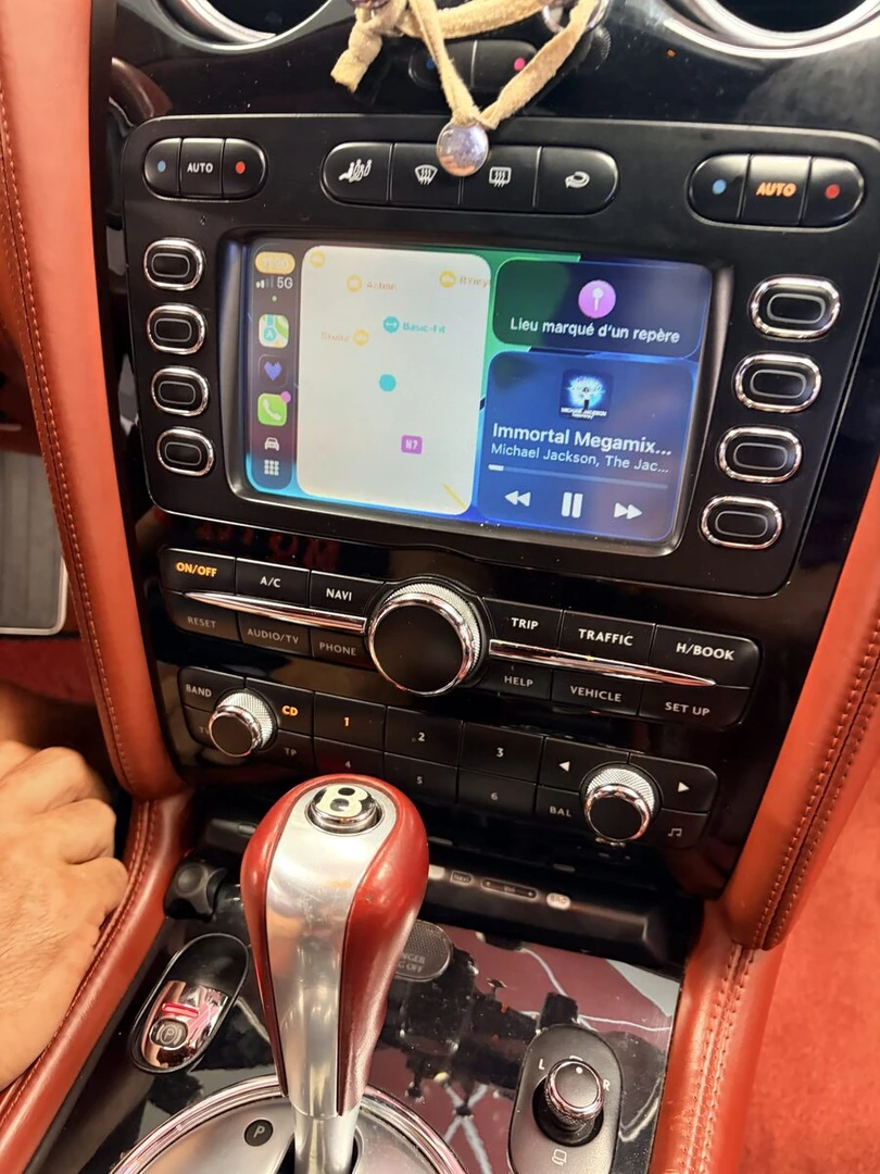 Bentley Continental GT : CarPlay et caisson plat Hifonics