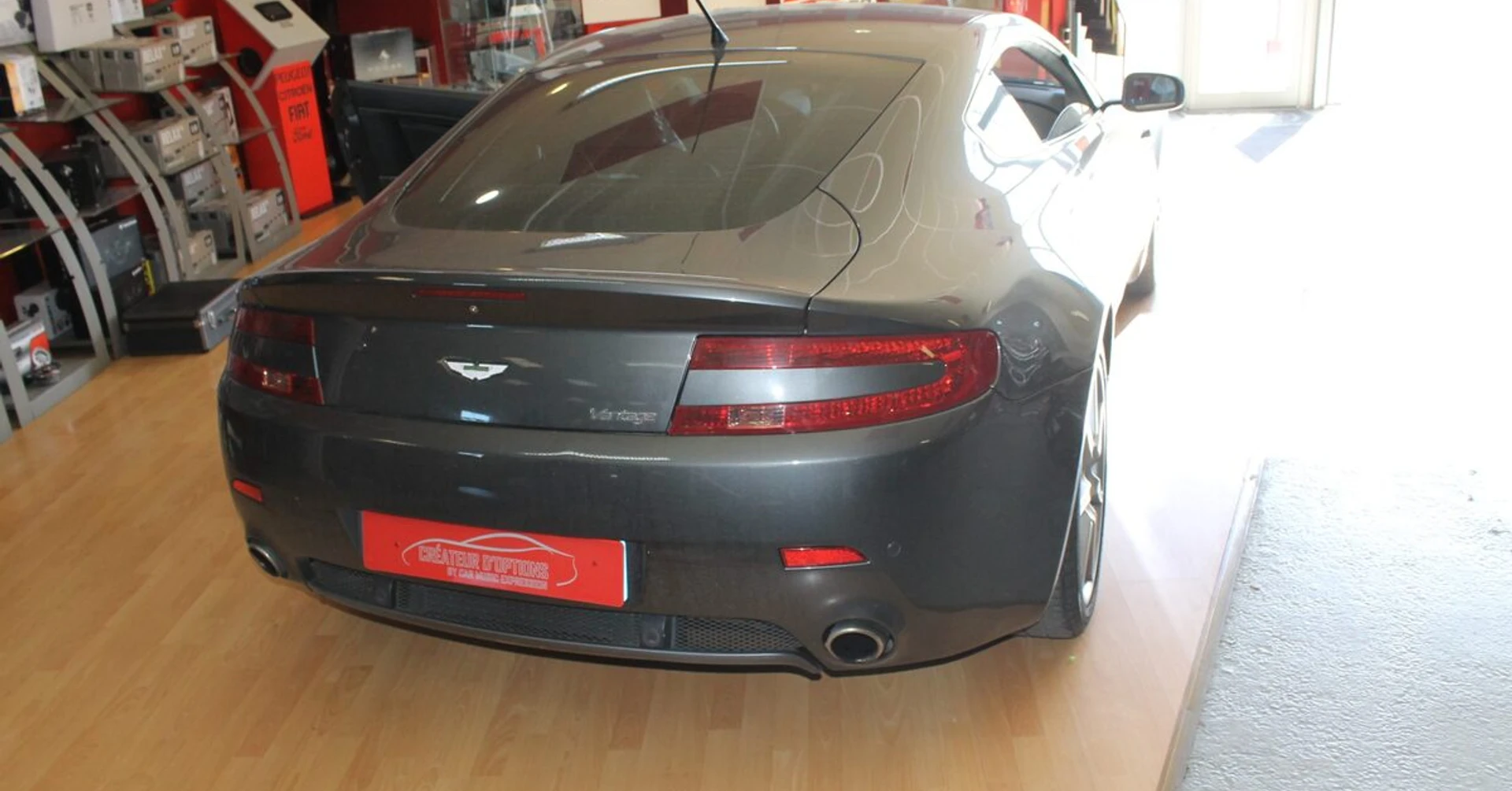 Réparation écran motorisé Aston Martin Vantage