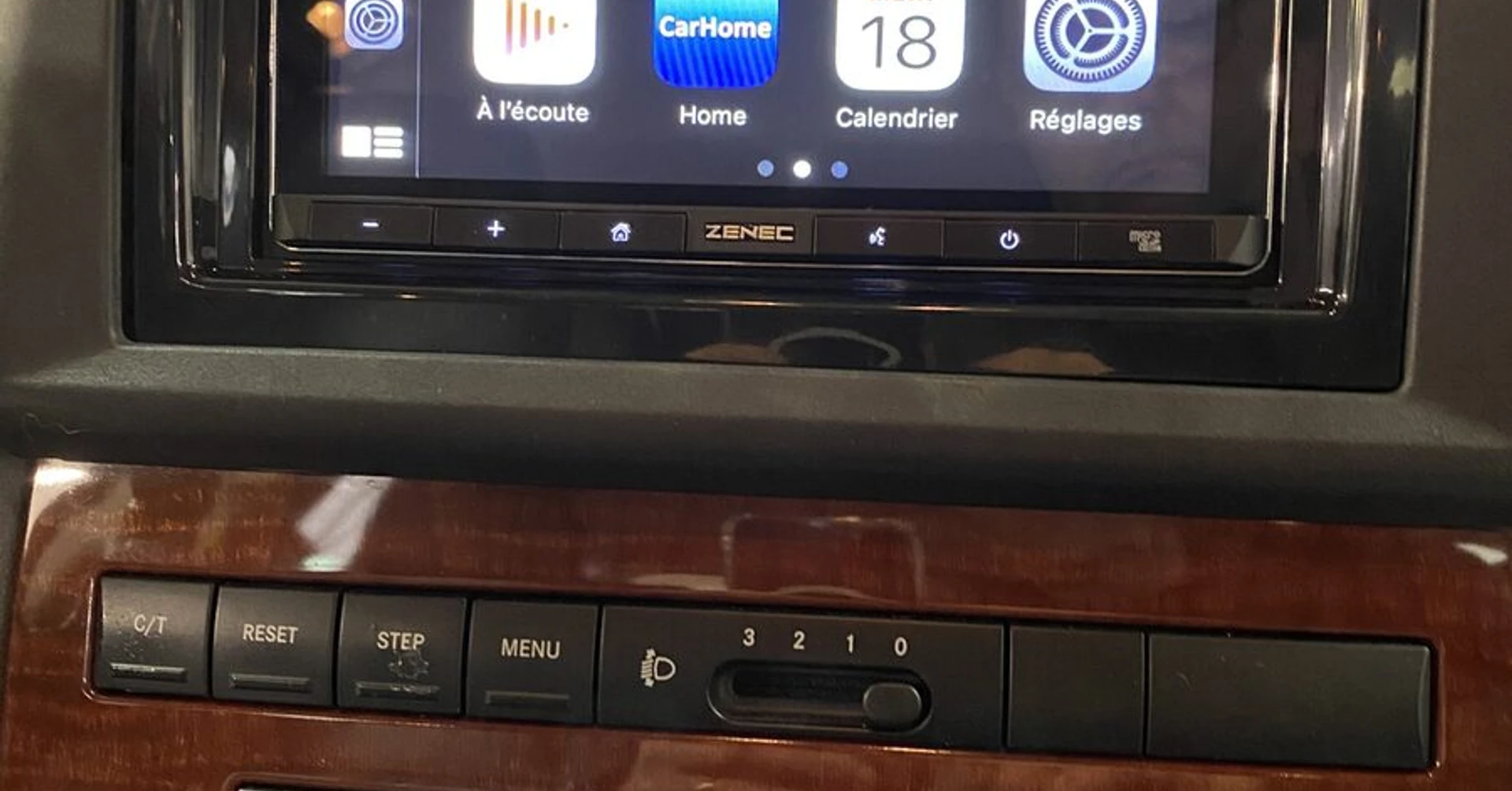 Autoradio CarPlay et caméra sur Jeep Grand Cherokee
