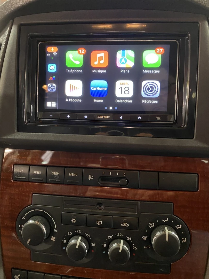 Jeep Grand Cherokee : autoradio CarPlay, caméra et système Harman Kardon conservé