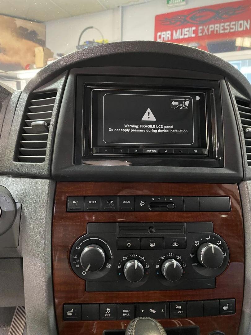 Jeep Grand Cherokee : autoradio CarPlay, caméra et système Harman Kardon conservé