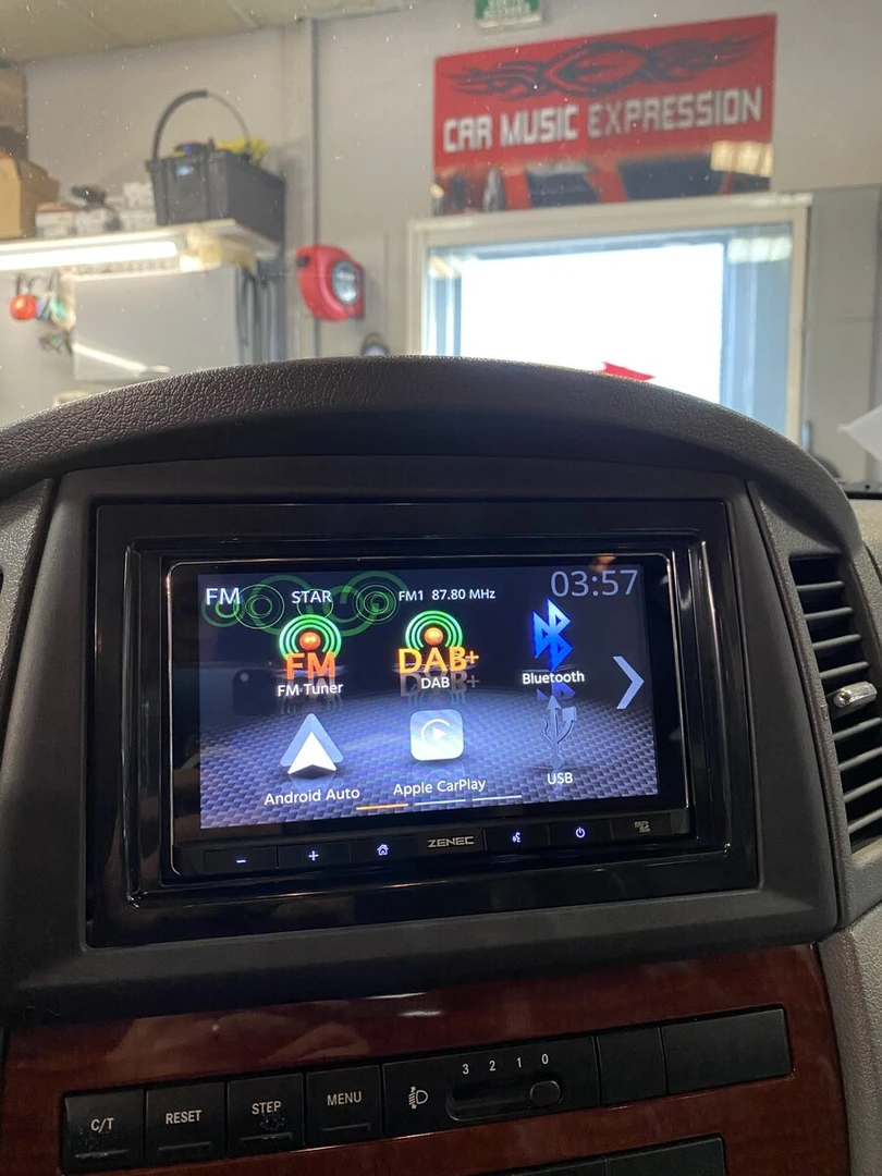 Jeep Grand Cherokee : autoradio CarPlay, caméra et système Harman Kardon conservé