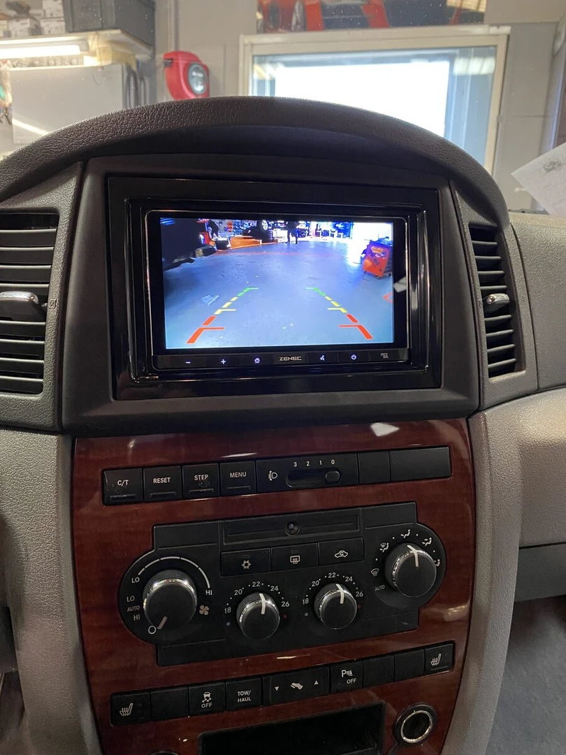 Jeep Grand Cherokee : autoradio CarPlay, caméra et système Harman Kardon conservé