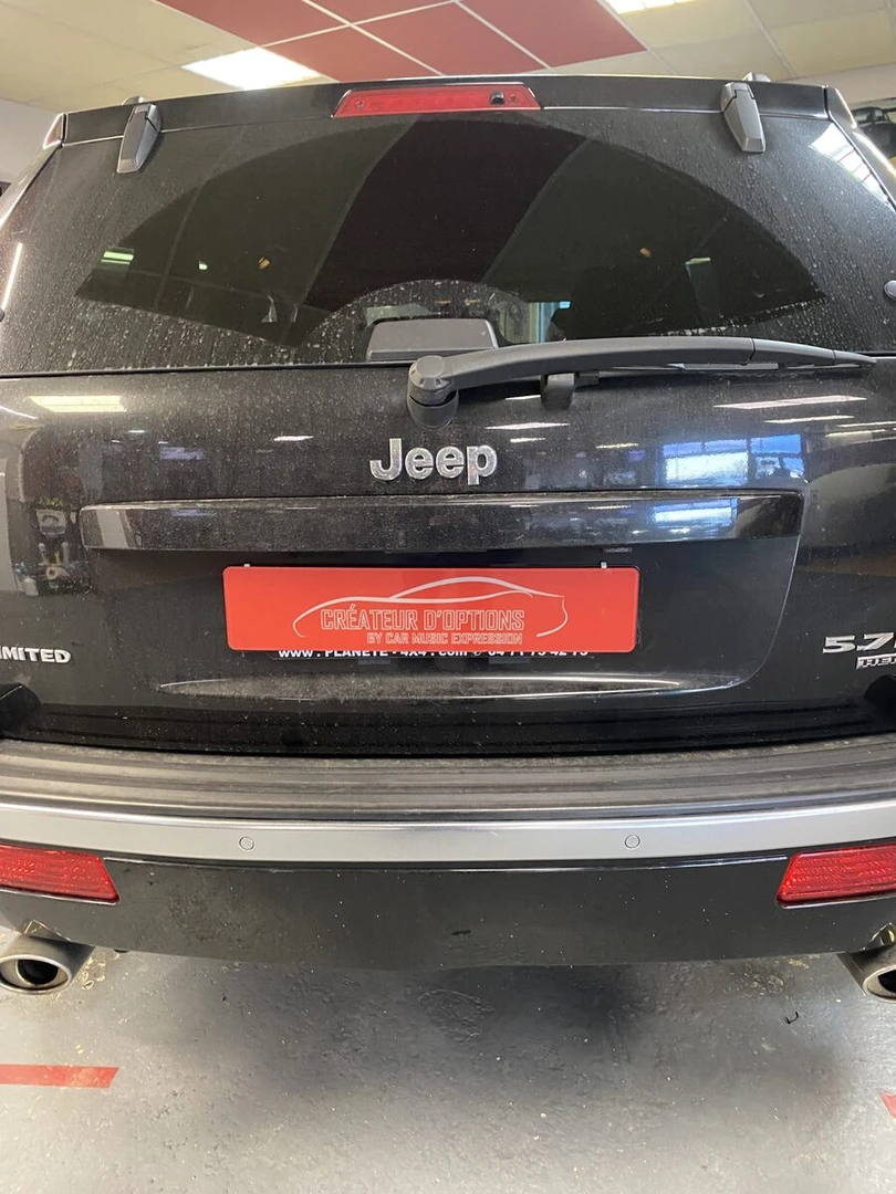 Jeep Grand Cherokee : autoradio CarPlay, caméra et système Harman Kardon conservé