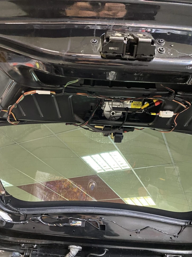 Jeep Grand Cherokee : autoradio CarPlay, caméra et système Harman Kardon conservé