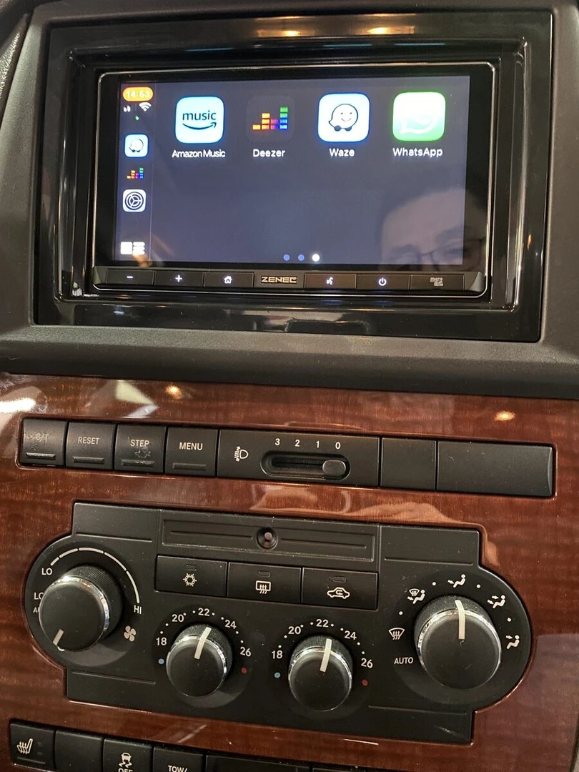 Jeep Grand Cherokee : autoradio CarPlay, caméra et système Harman Kardon conservé