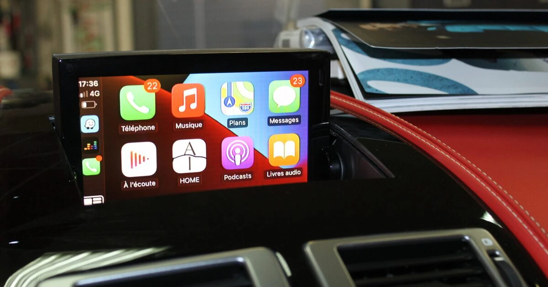 Écran Full HD et CarPlay sur Aston Martin DB9