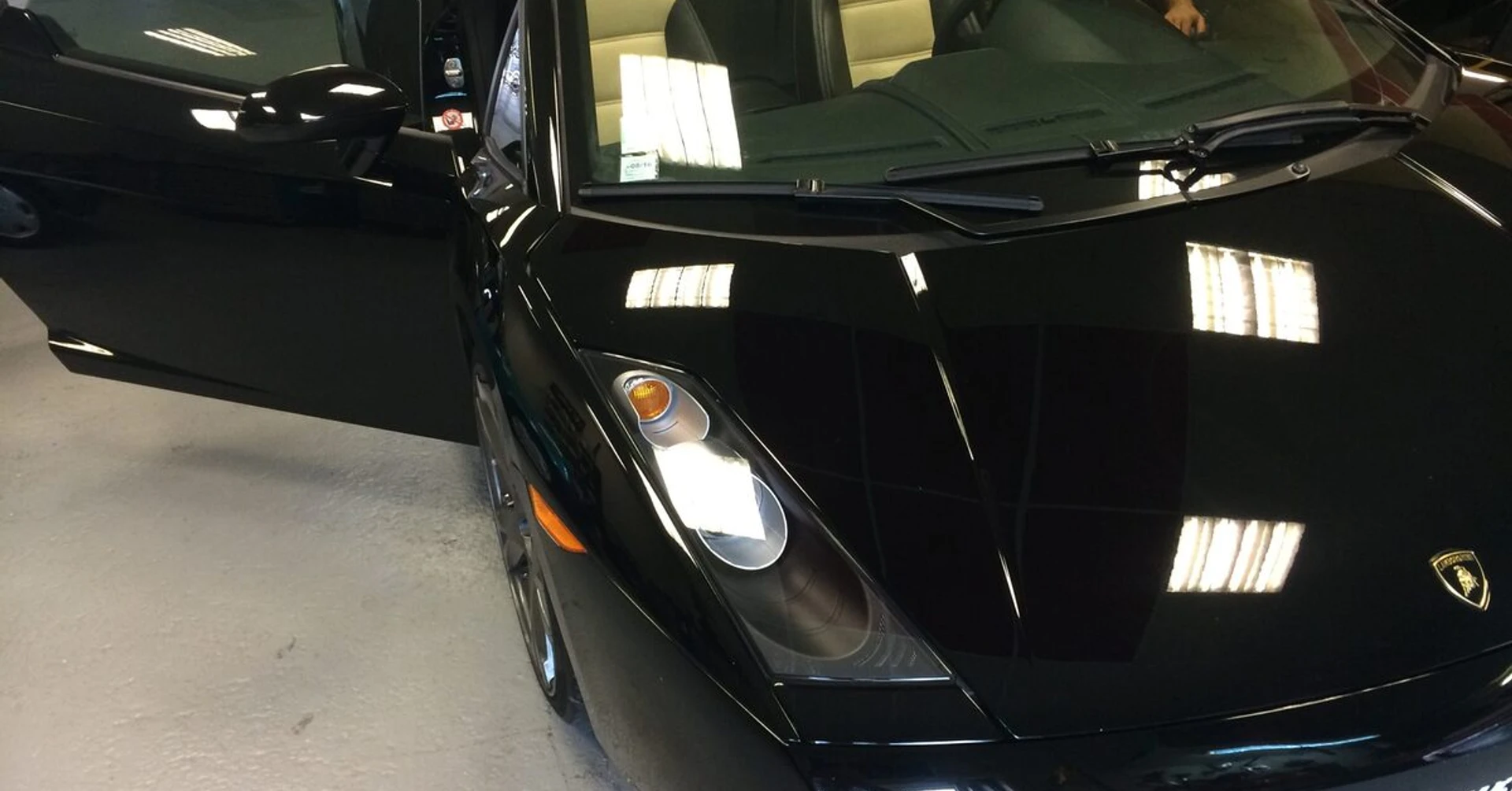 Autoradio CarPlay et caméra sur Lamborghini Gallardo