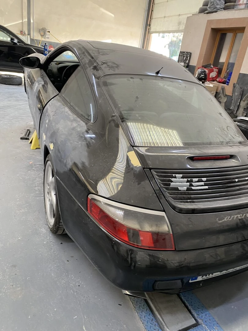 Porsche 996 Carrera 4 : restauration complète, sellerie cuir et CarPlay Kenwood