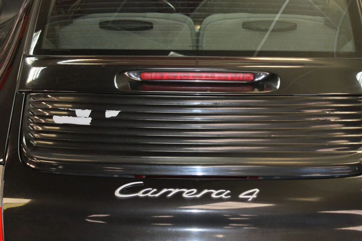Porsche 996 Carrera 4 : restauration complète, sellerie cuir et CarPlay Kenwood