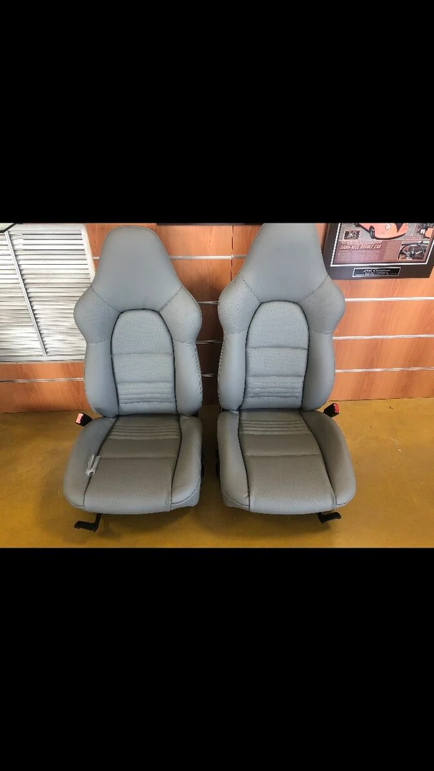 Porsche 996 Carrera 4 : restauration complète, sellerie cuir et CarPlay Kenwood