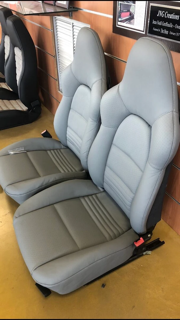 Porsche 996 Carrera 4 : restauration complète, sellerie cuir et CarPlay Kenwood