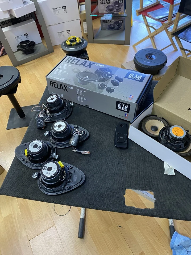 Porsche 996 Carrera 4 : restauration complète, sellerie cuir et CarPlay Kenwood